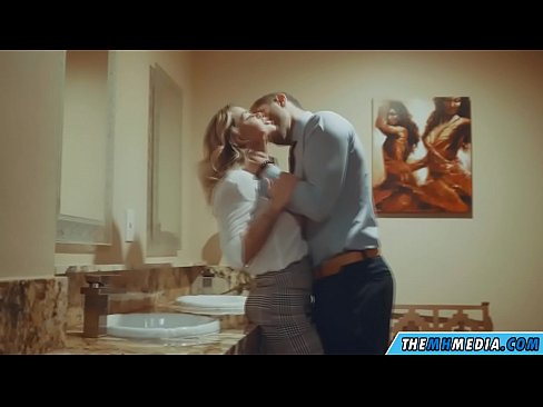 ❤️ Kur një bjonde me bukë ju josh në një banjë publike ❌ Porno shtëpie në sq.extratorrents.top ﹏